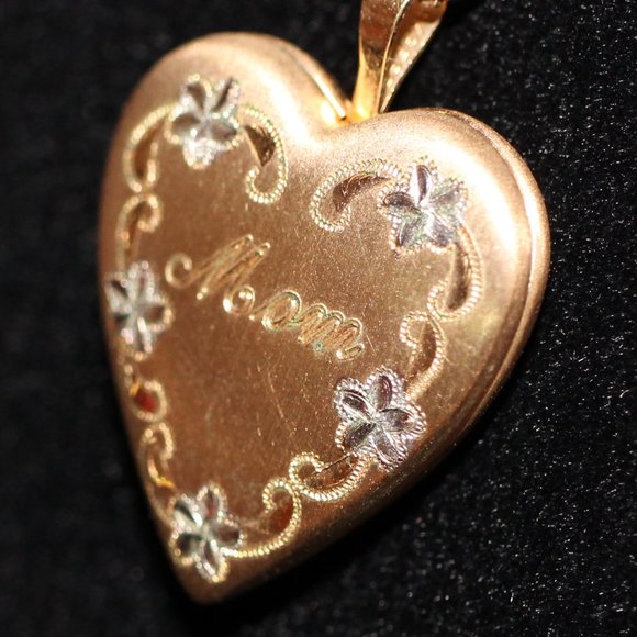 Gold Plated Heart Locket (GN0029) - Picture 7 of 9